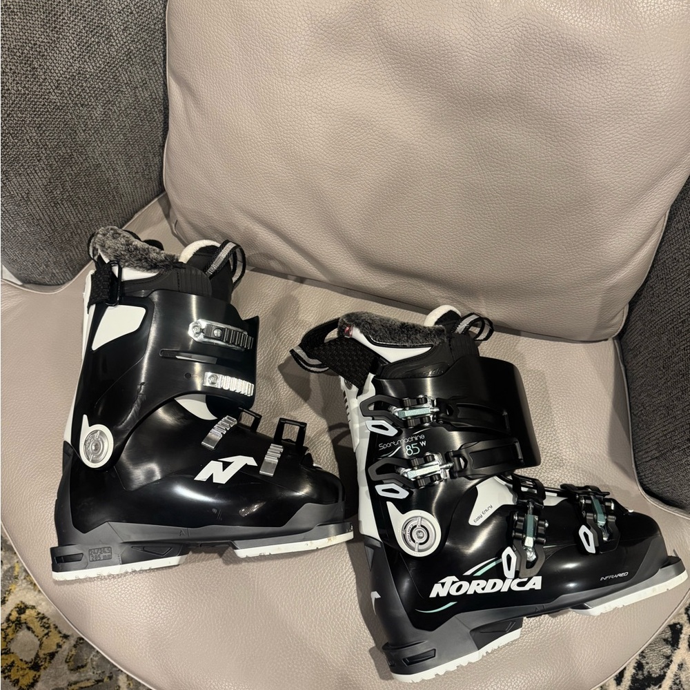 Womens Ski boots